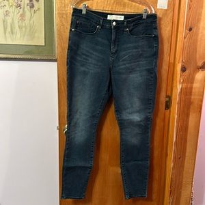 Signature Levi Strauss. Size 16M. EUC